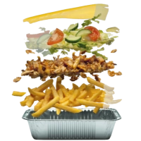 Een laag knapperige, huisgemaakte, gekruide friet met daarop knapperige, gefrituurde kipfilet, gesmolten geraspte kaas, frisse salade en huisgemaakte saus naar keuze.