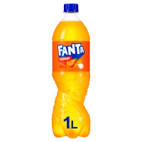 Verfrissende, bruisende sinaasappelfrisdrank (Fanta Orange, 1 L fles).