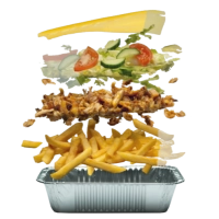 Een laag knapperige, huisgemaakte, gekruide friet met daarop mals, gekruid kipdonervlees, gesmolten geraspte kaas, frisse salade en huisgemaakte saus naar keuze.